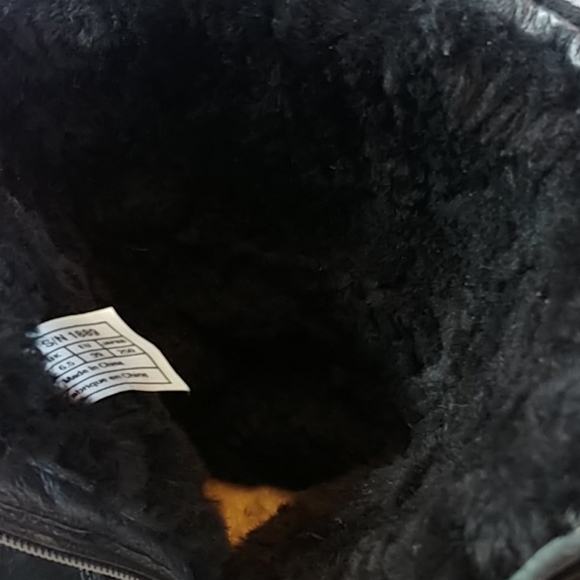 Black UGGS - Picture 4 of 7